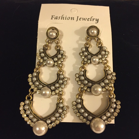 Elegant Pearl and Rhinestone Dangle Earrings - Picture 3 of 4
